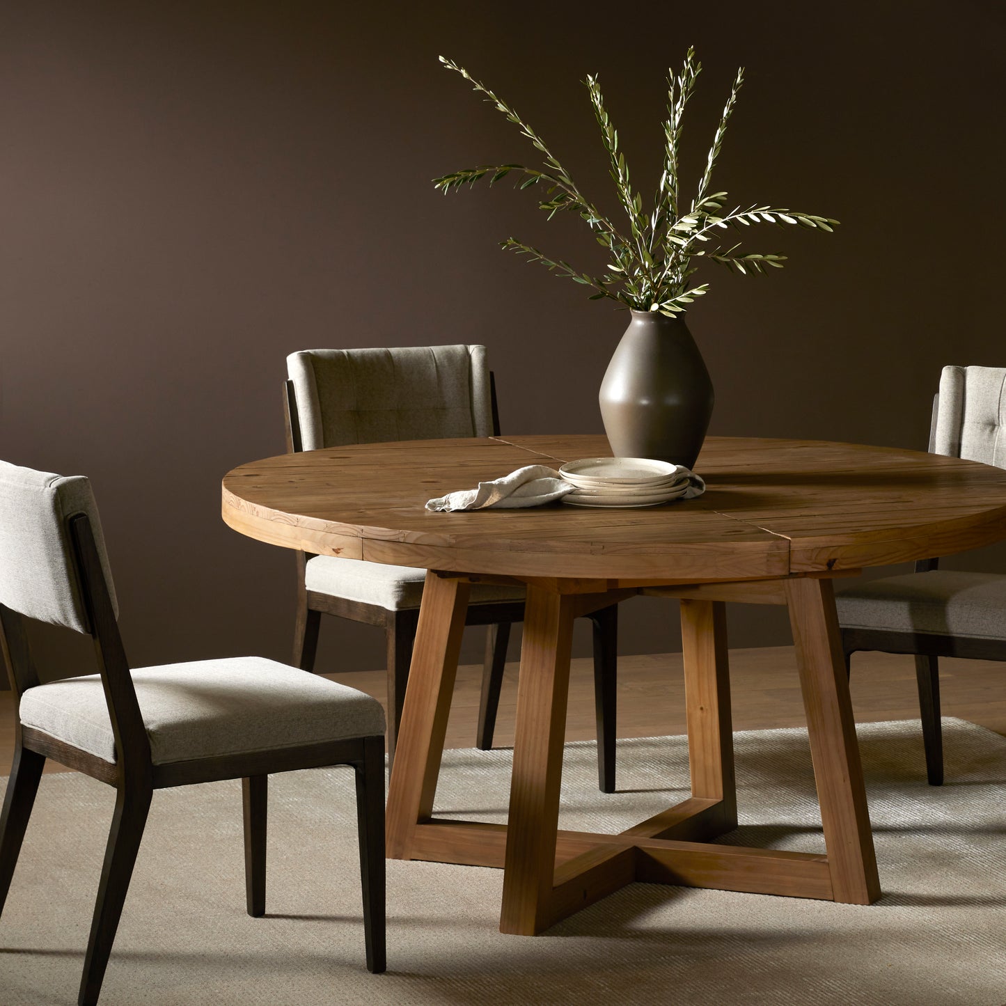 Eberwin Round Ext Dining Table